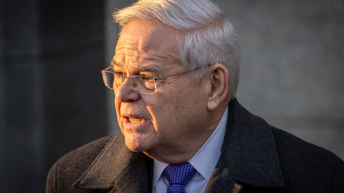Former Democratic Sen. Bob Menendez is still pushing for a Trump pardon before reporting to prison 1