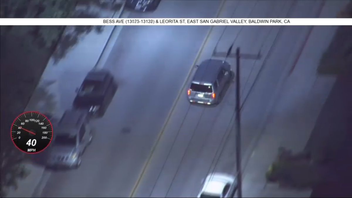 Pursuit suspect evading police drives into parking garage in Baldwin Park – NBC Los Angeles