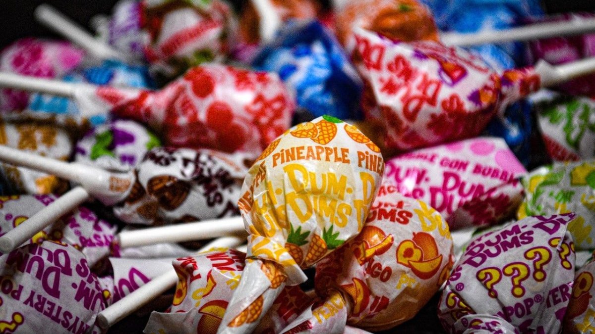 Kentucky boy uses mother’s phone to order 70K DumDum lollipops NBC(02)