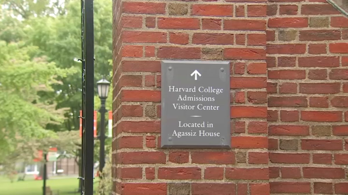 Harvard sues Trump admin over ban on enrolling foreign students – NBC ...