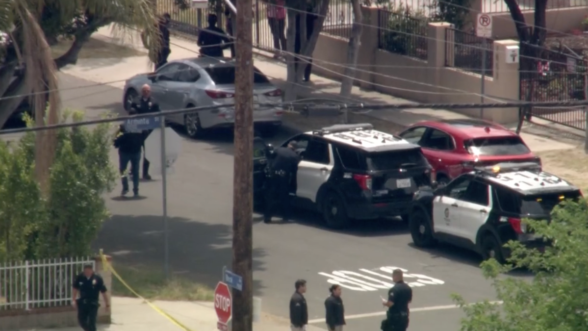 2 dead in Sun Valley stabbing and police shooting – NBC Los Angeles