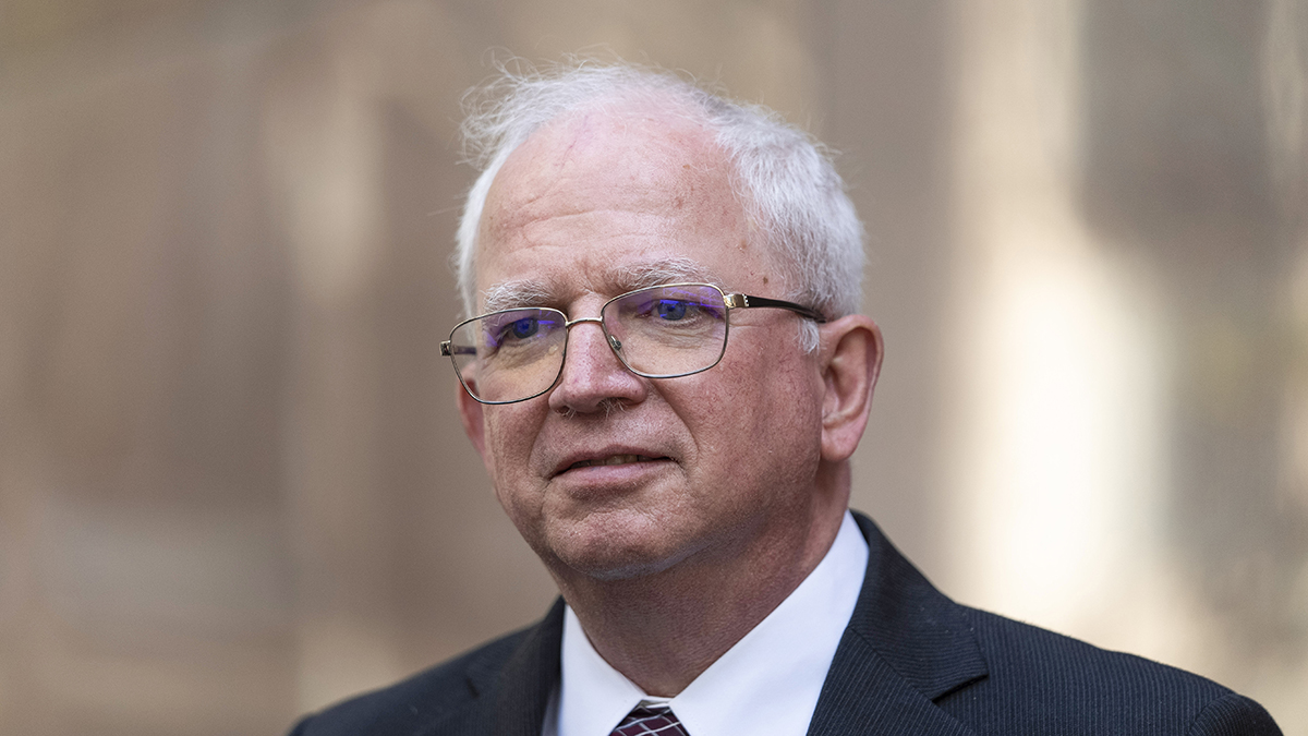 Decano de la facultad de derecho de Chapman que ayudó a los esfuerzos para anular las elecciones de 2020 es expulsado.