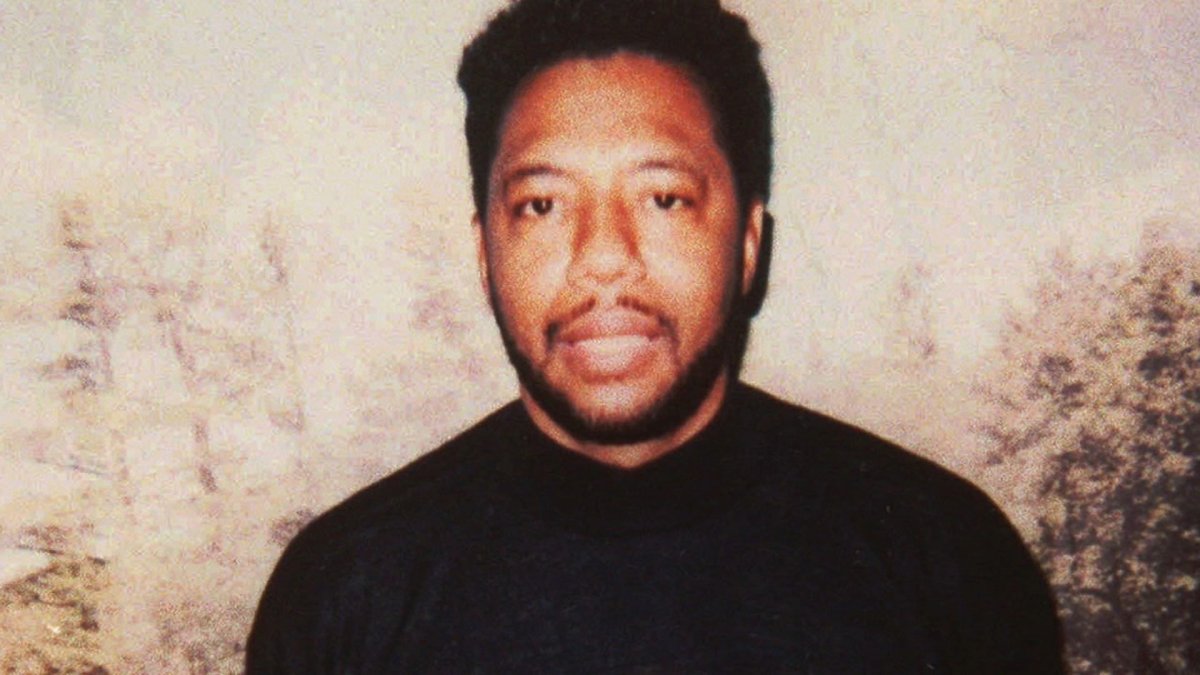 Trump commutes sentence of former Chicago gang leader Larry Hoover 1