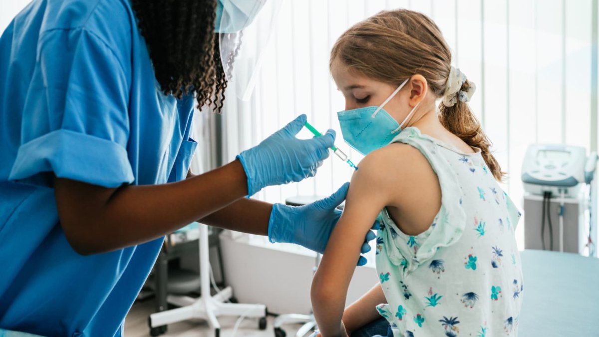 Medical Groups Urge Insurers to Cover COVID Shots for Pregnant Women After CDC Rollback