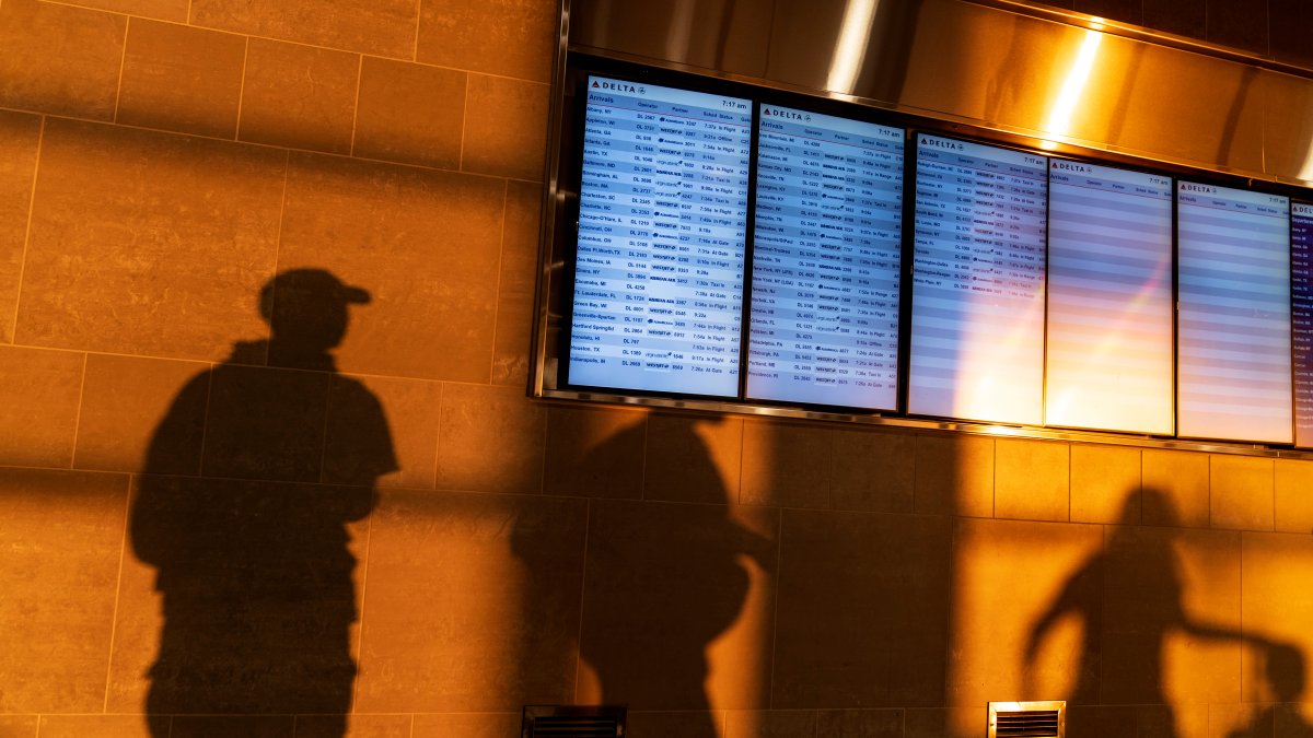 FBI Arrests Chinese Couple for Smuggling Pathogen Threatening US Agriculture