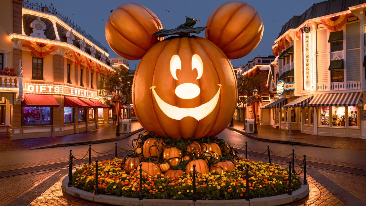 Disneyland Halloween Decorations
