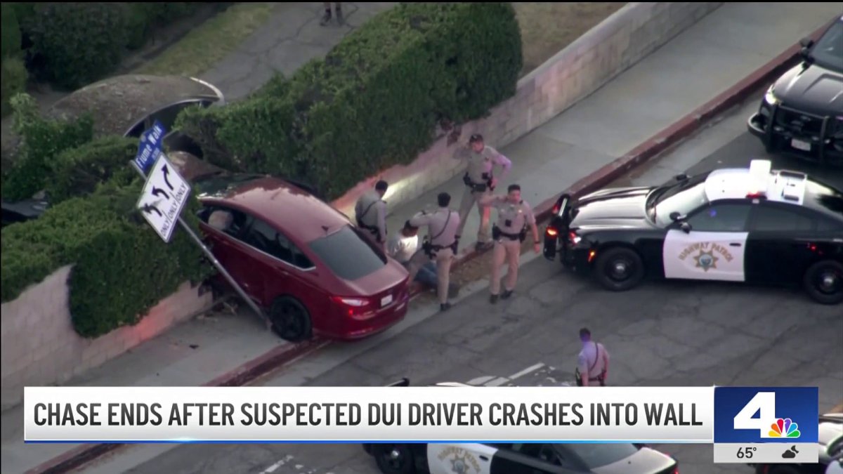 Car chase ends in crash in Encino – NBC Los Angeles