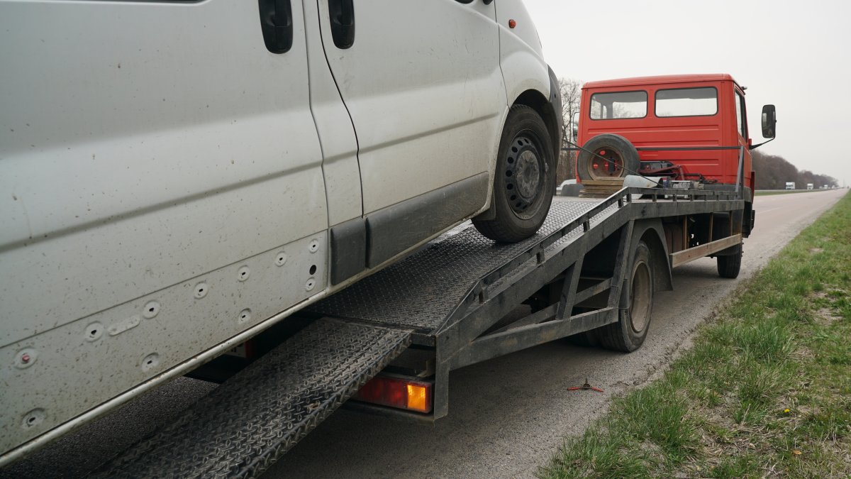 Van Nuys business accused of predatory or 'bandit' towing