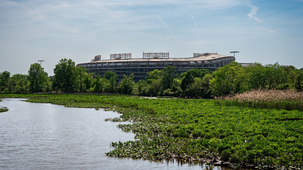 Trump Threatens Washington, Cleveland Stadium Deals Over Team Names