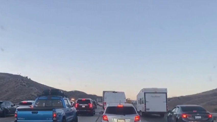 Overturned tanker truck jams 14 Freeway in Agua Dulce – NBC Los Angeles