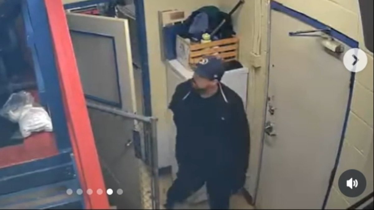 パサデナリトルリーグ施設の強盗で逮捕された男 –  NBCロサンゼルス
