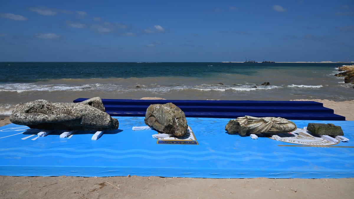 Egyptian Authorities Recover Priceless Artifacts From 2,000-Year-Old Sunken City Near Alexandria