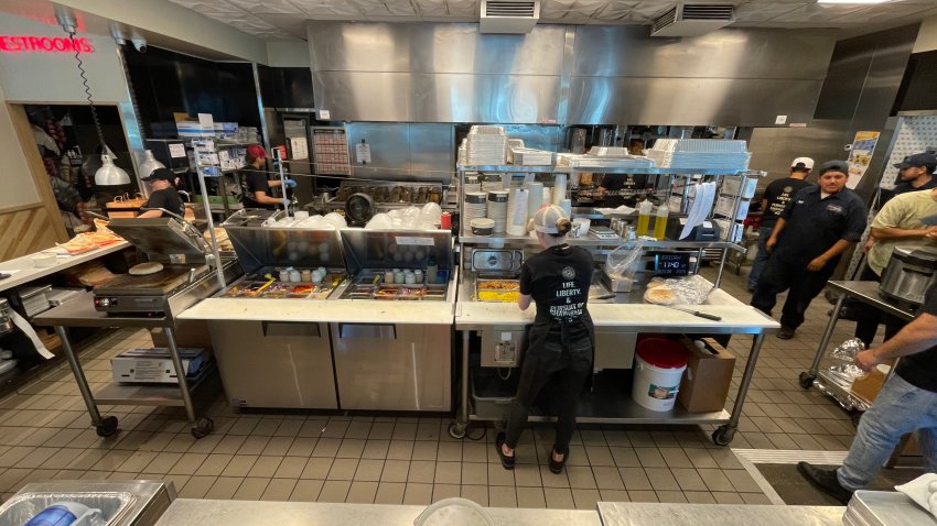 Pictuer of a restuarant kitchen