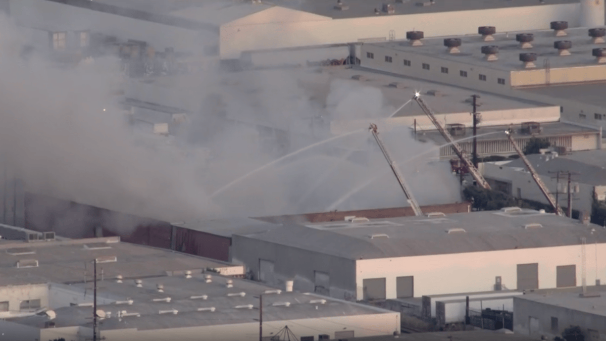 Crews battle warehouse fire in Commerce – NBC Los Angeles