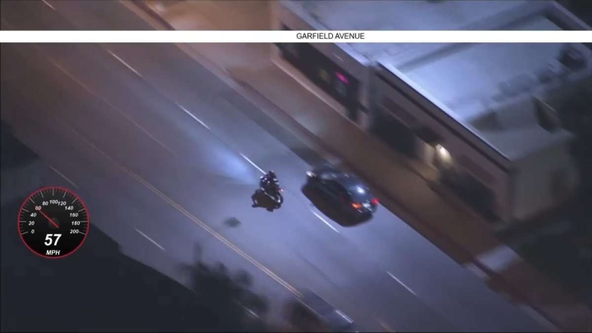 Live: Police in pursuit of a motorcycle in El Monte – NBC Los Angeles