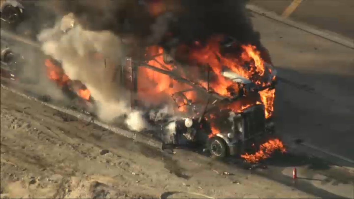 Semi-truck fire shuts down all lanes on 5 Freeway in Sylmar – NBC Los ...