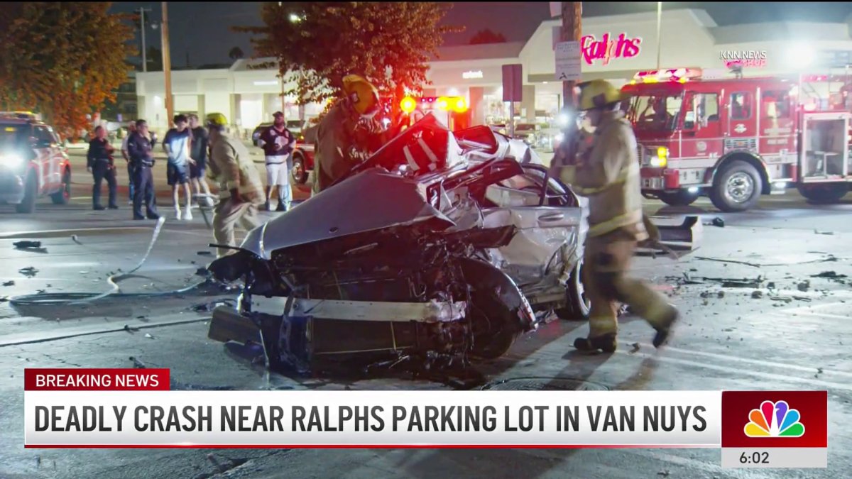 Deadly crash near Ralphs parking lot in Van Nuys – NBC Los Angeles