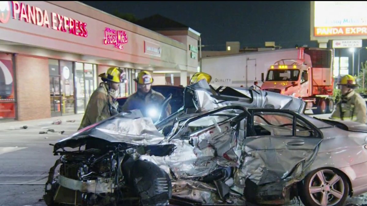 Deadly crash near Ralphs in Van Nuys – NBC Los Angeles