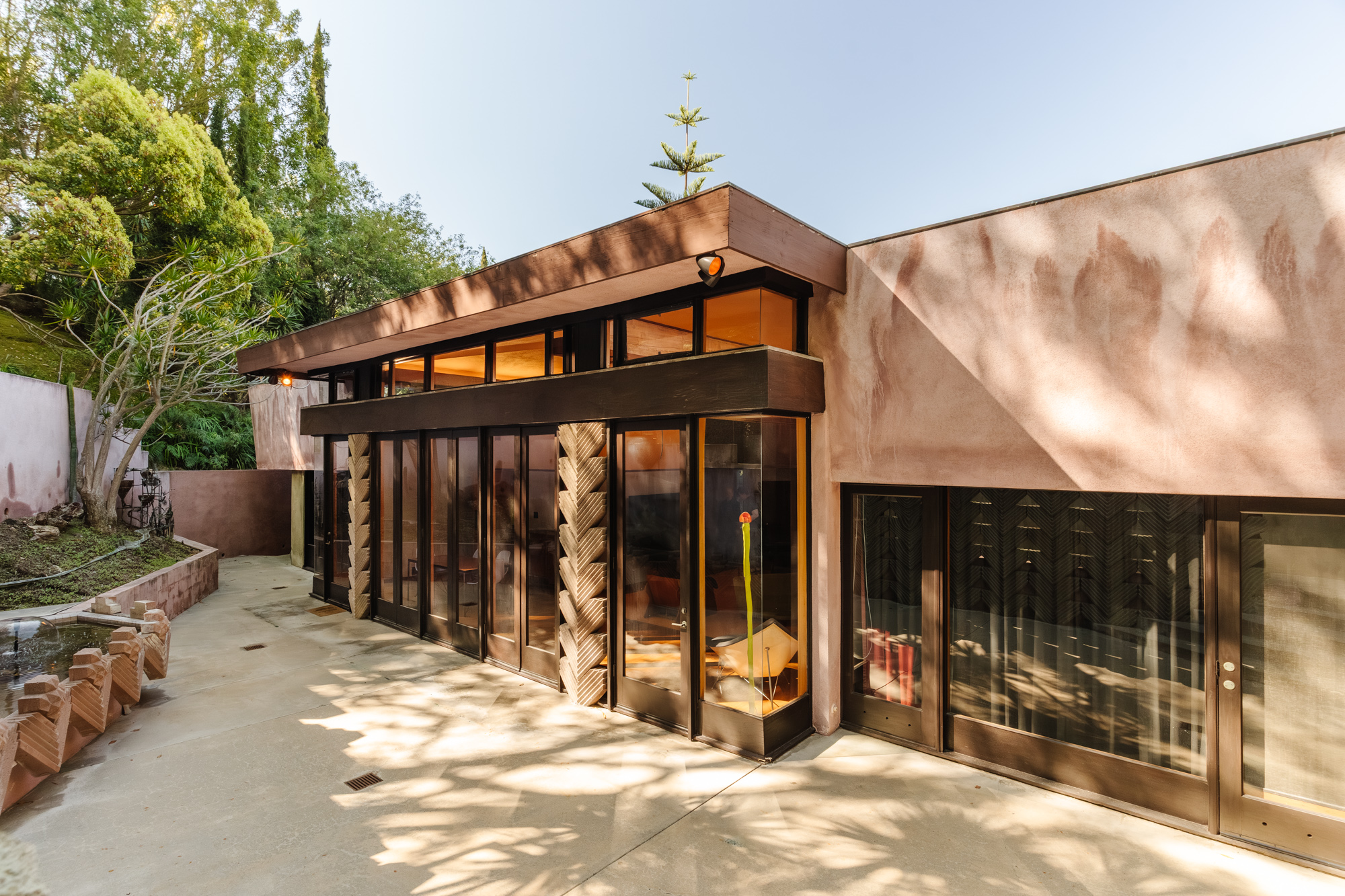 New on the market: Iconic filmmaker David Lynch's hillside