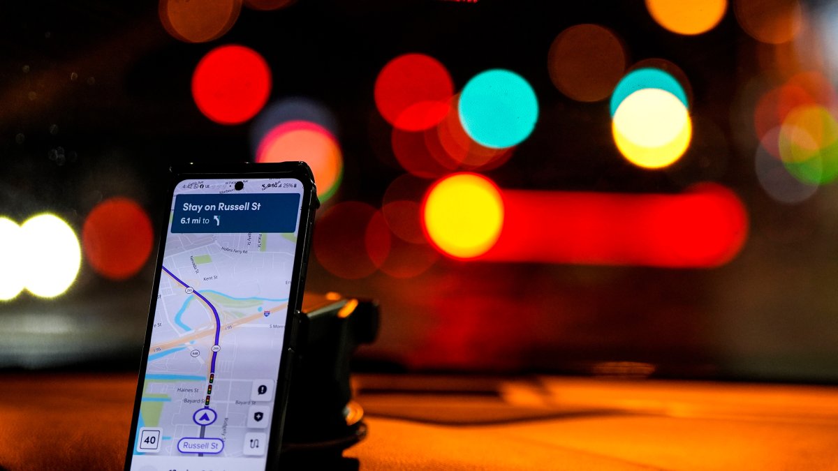 Newsom signe une facture donnant à 800 000 chauffeurs Uber et Lyft en Californie le droit de se syndiquer – NBC Los Angeles