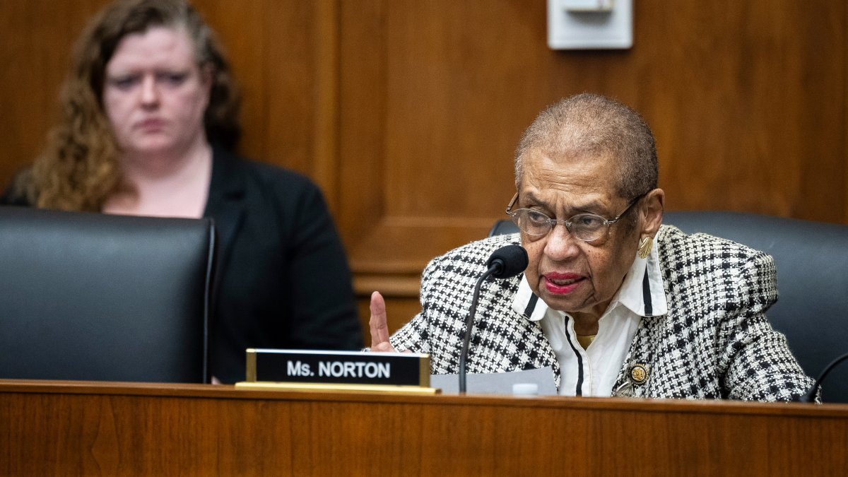 Trump's intervention in Washington prompts calls for its 18-term House delegate to step down 18