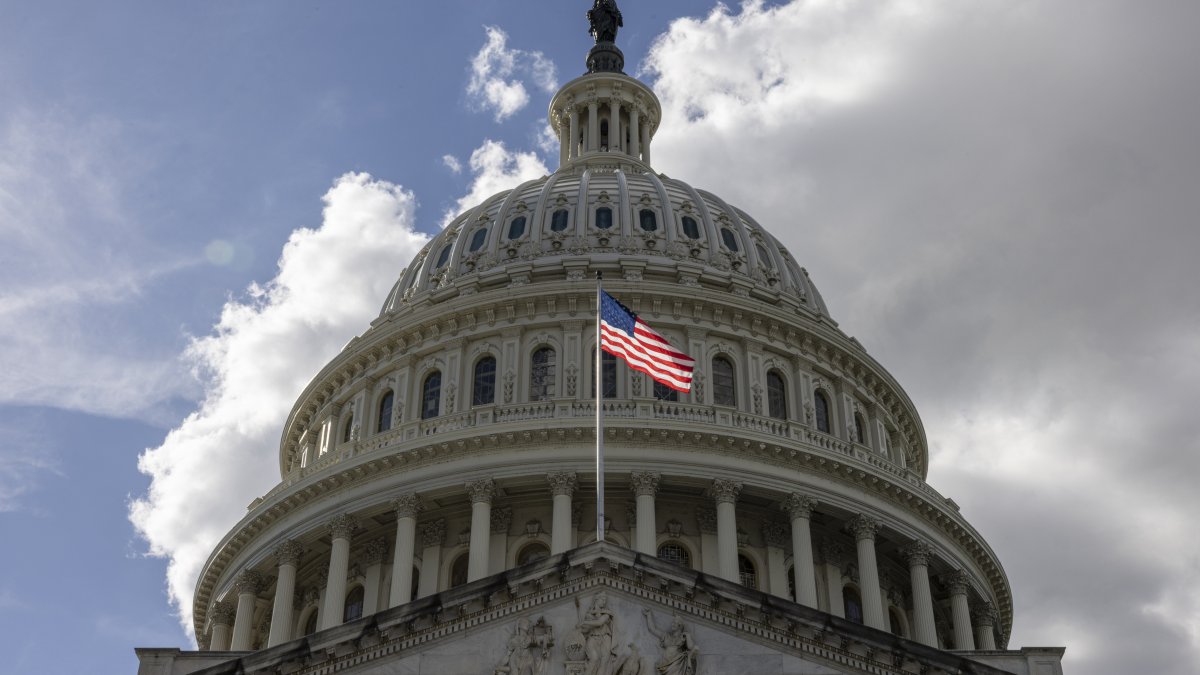 Shutdown is costing U.S. economy $7 billion per month, budget office says 1