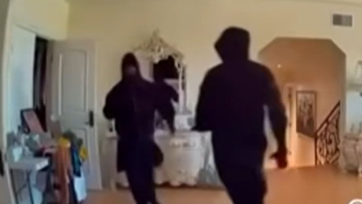 Video: Burglars heard on video during break-in at an Encino home – NBC ...