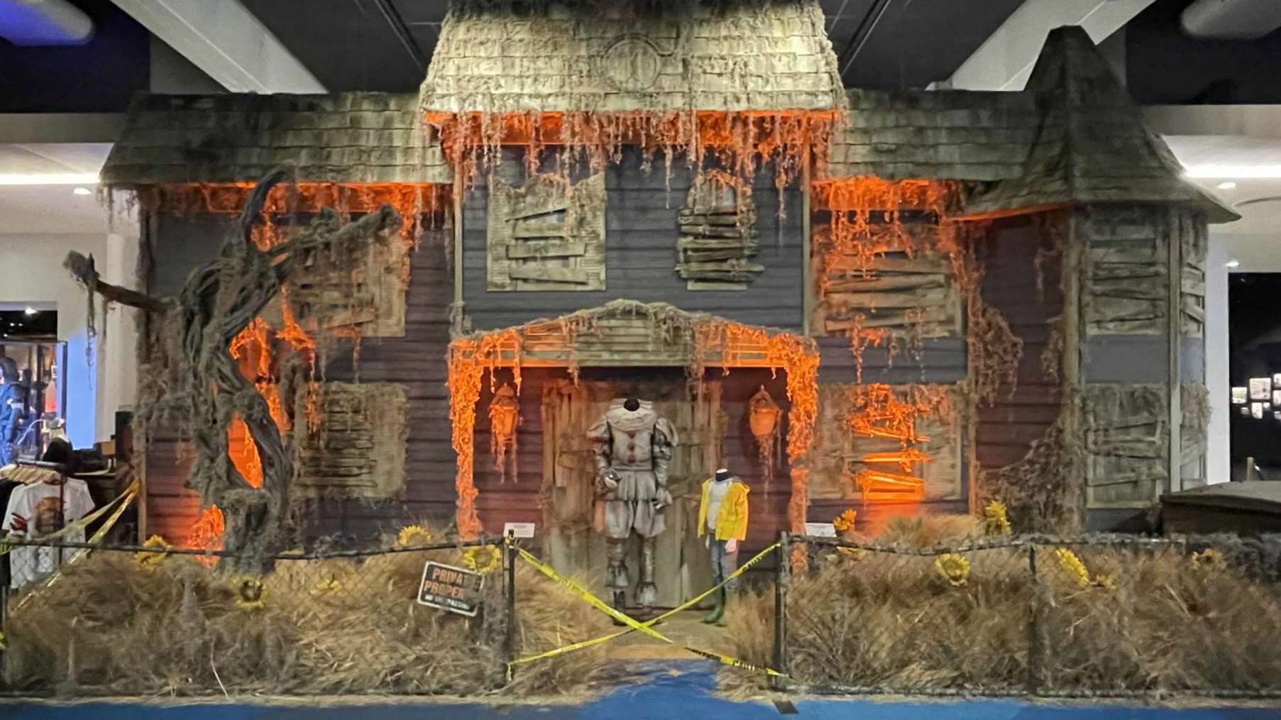 A word to the (Penny)wise: 'IT' costumes are free to see at Warner