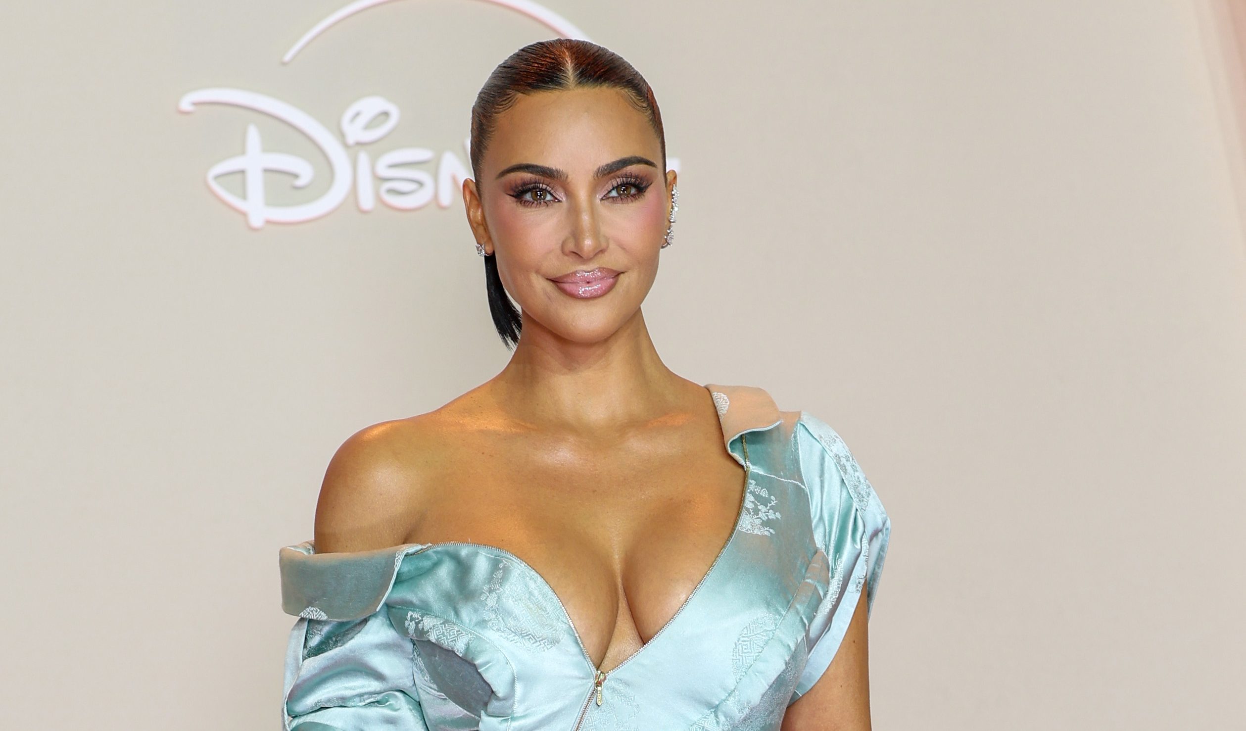 Transvestitlar bilan jinsiy aloqada bolgan etuk ayollar