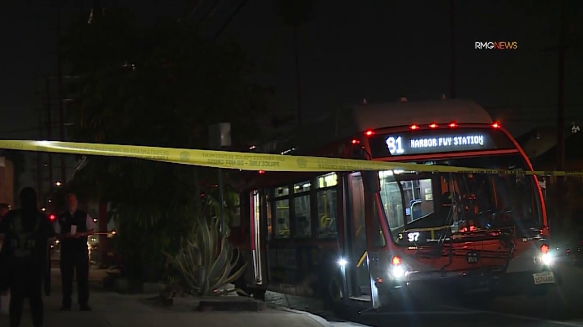 Man robbed and stabbed on Metro bus in Vermont Knolls