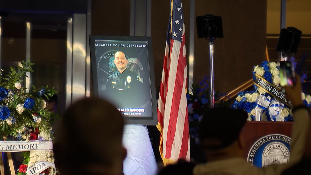La communauté rend hommage à un officier de l’Alhambra tué dans une collision alors qu’il poursuivait un véhicule volé – NBC Los Angeles