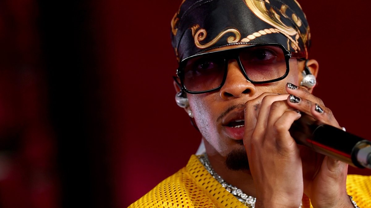 Singer D4vd appointed new attorney, pleads not guilty in murder of teen