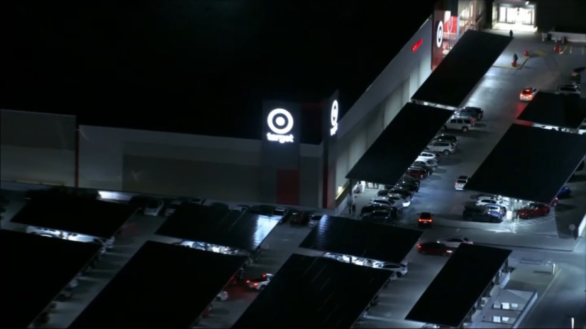 Police investigate stabbing at Westfield Topanga Mall