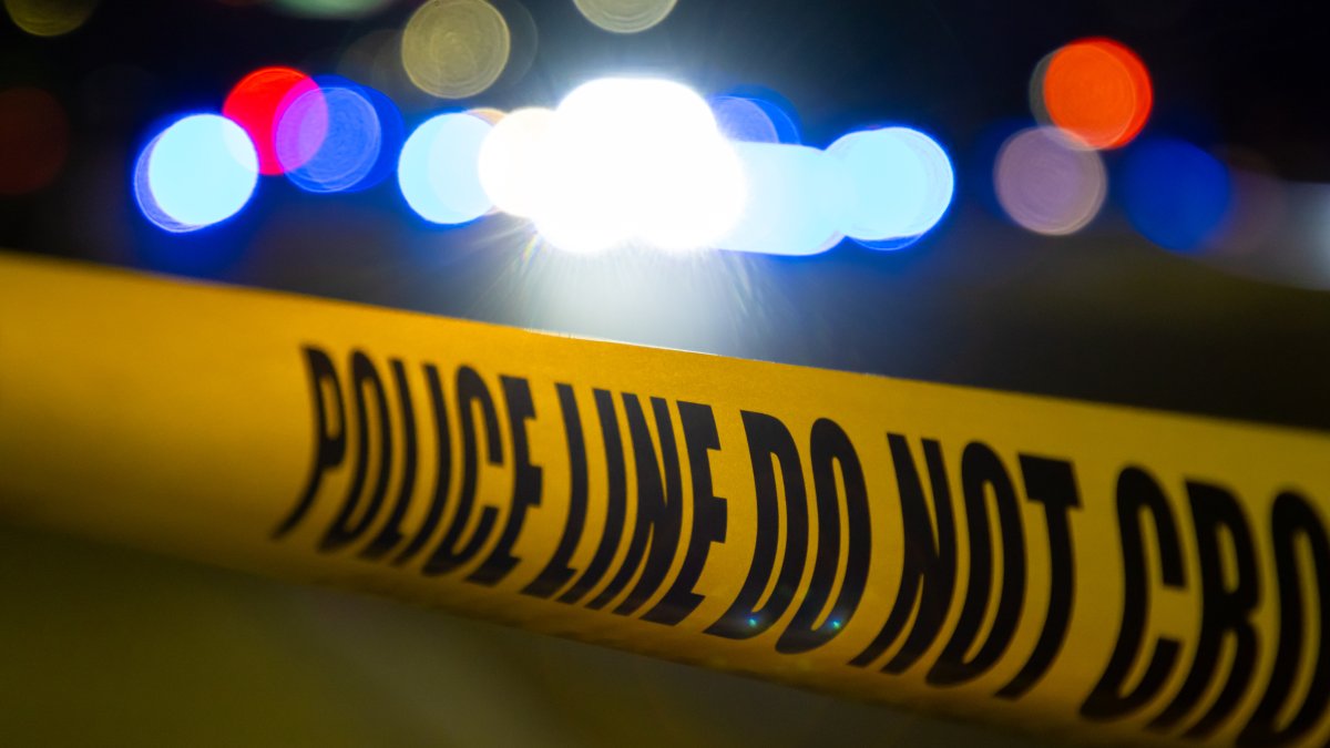 1 dead, 3 injured after shooting at fast-food restaurant in South LA