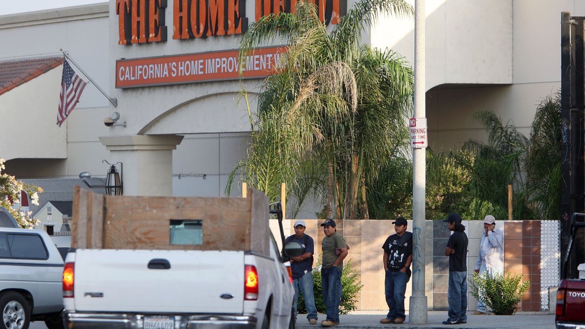 Day laborers being blackmailed and exploited amid immigration raids, advocates warn