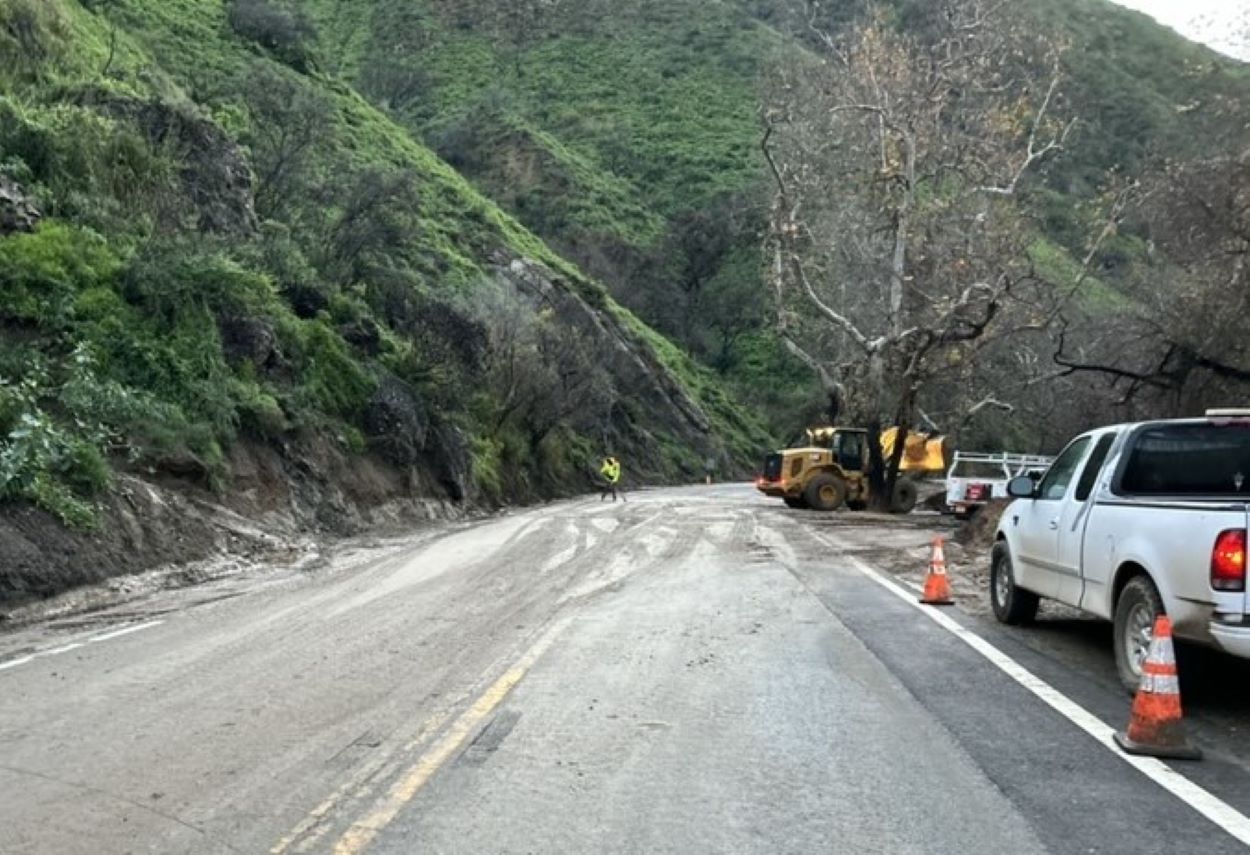 caltrans-topanga-canyon-state-route-27-reopened-G97M9CPaEAIZbCr.jpg?quality=85&strip=all&fit=1250,855