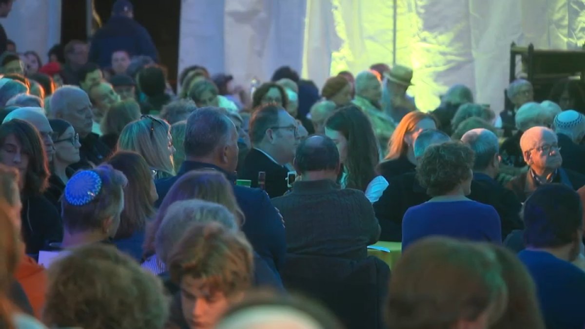 Worshippers hold memorial ceremony for Jewish temple destroyed in Eaton Fire