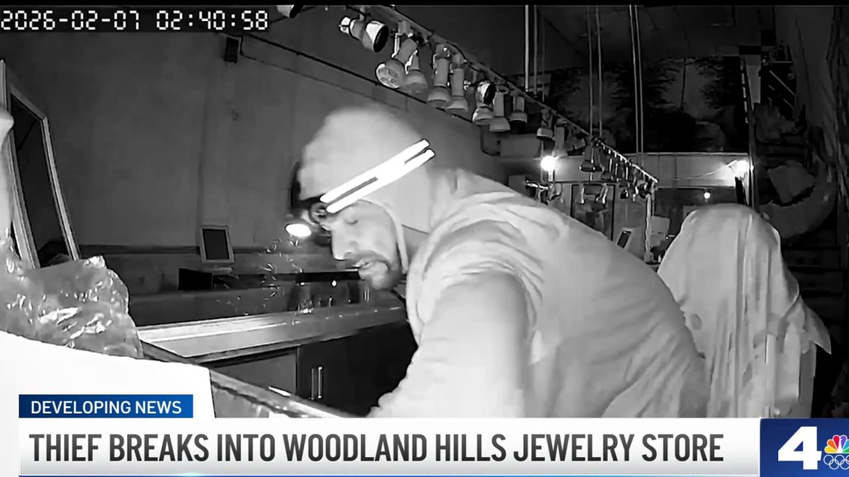 $100K worth of jewelry stolen from Woodland Hills store – NBC Los Angeles