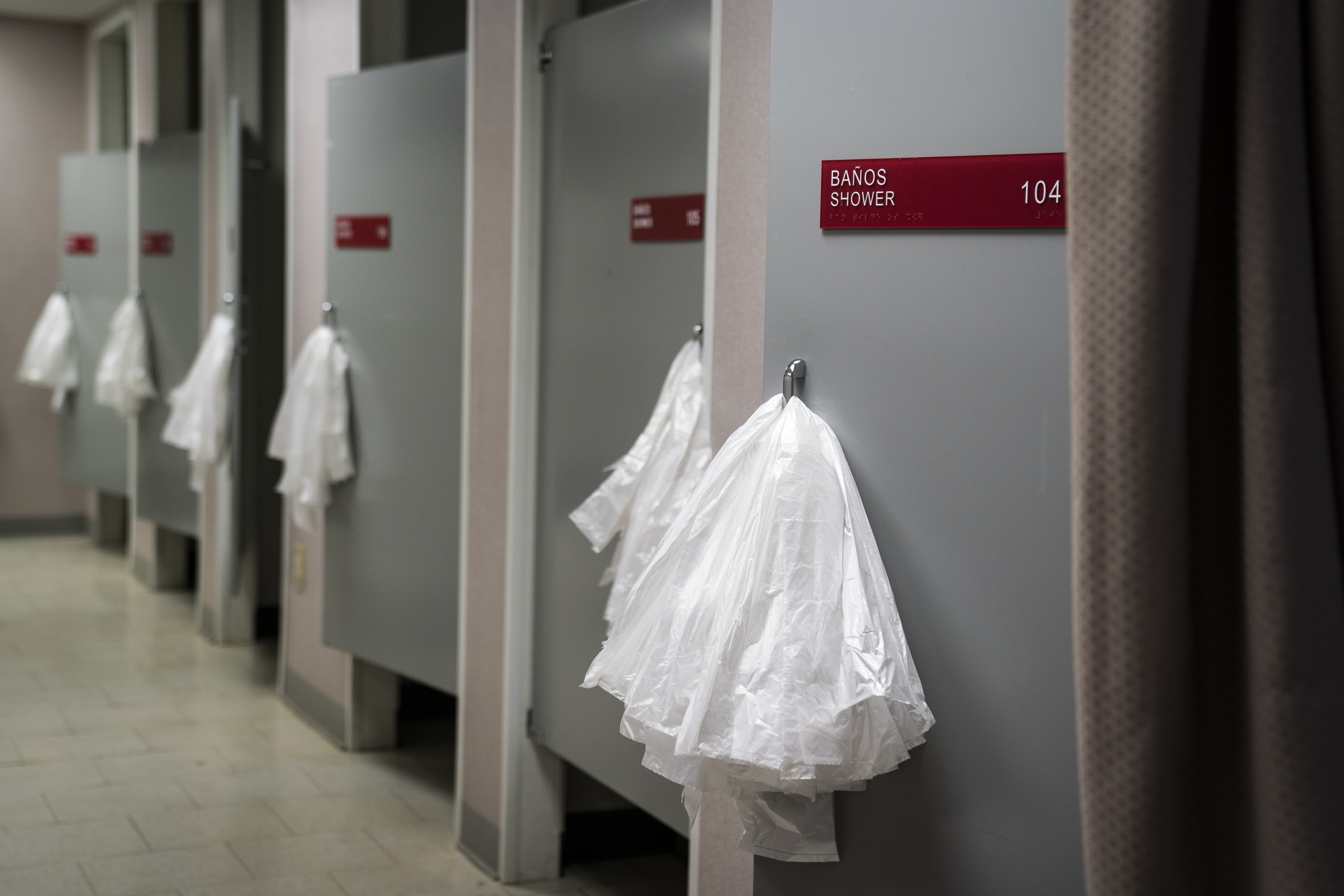 911 calls from ICE detention center reveal brutal condition for kids ...