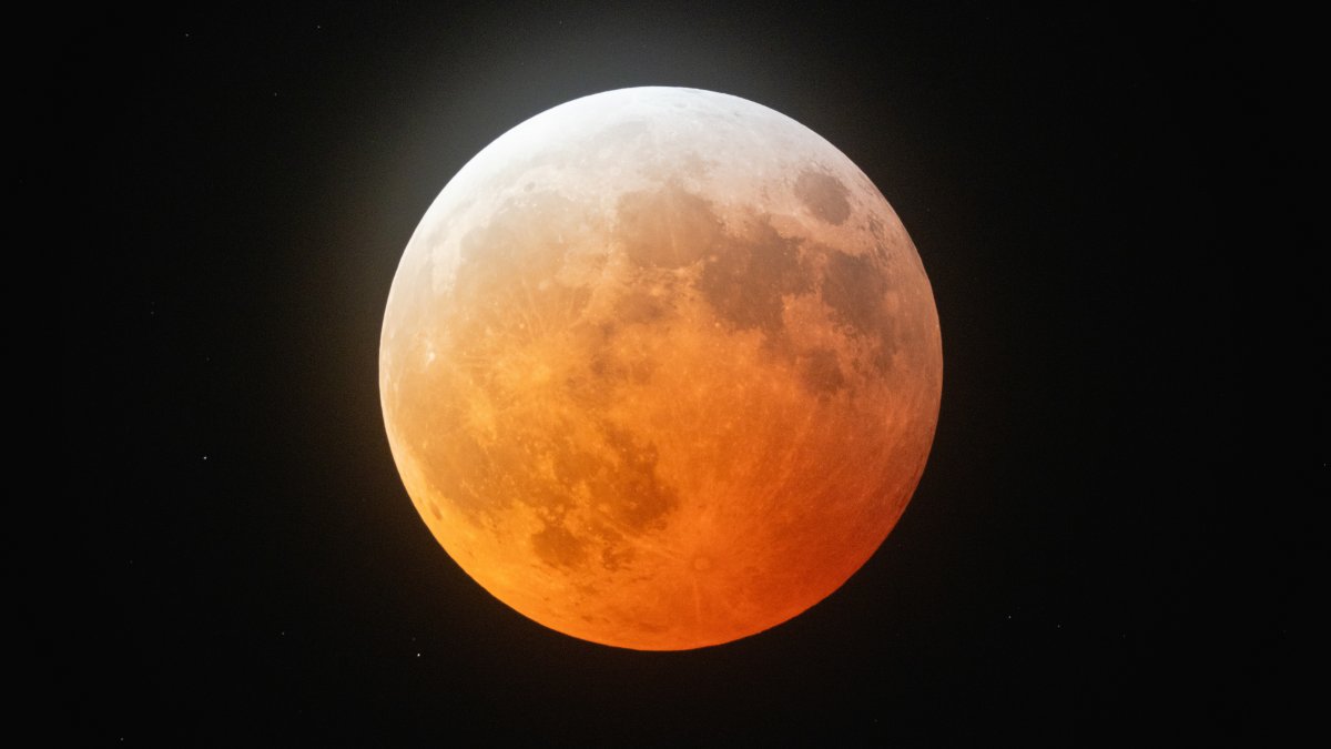 A total lunar eclipse will turn the moon blood red on Tuesday – NBC Los Angeles