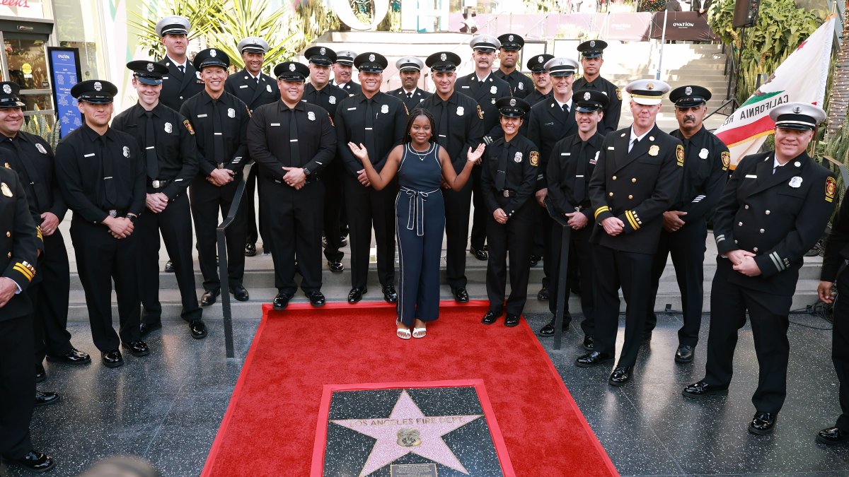 Kelly Clarkson praises Connecticut teen who nominated LAFD for Walk of Fame star