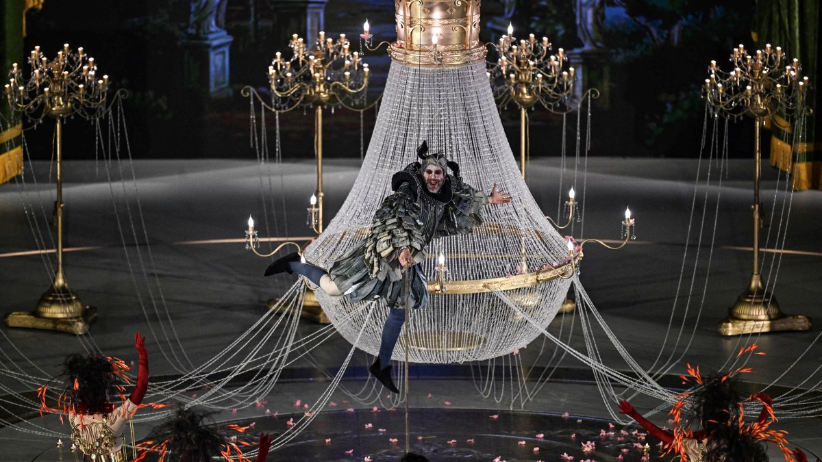 Italian expert breaks down the closing ceremony theme