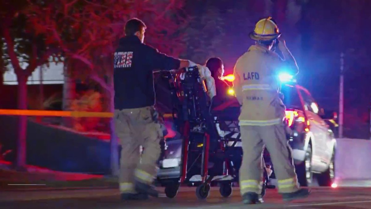 LAPD officer injured in crash in downtown LA – NBC Los Angeles