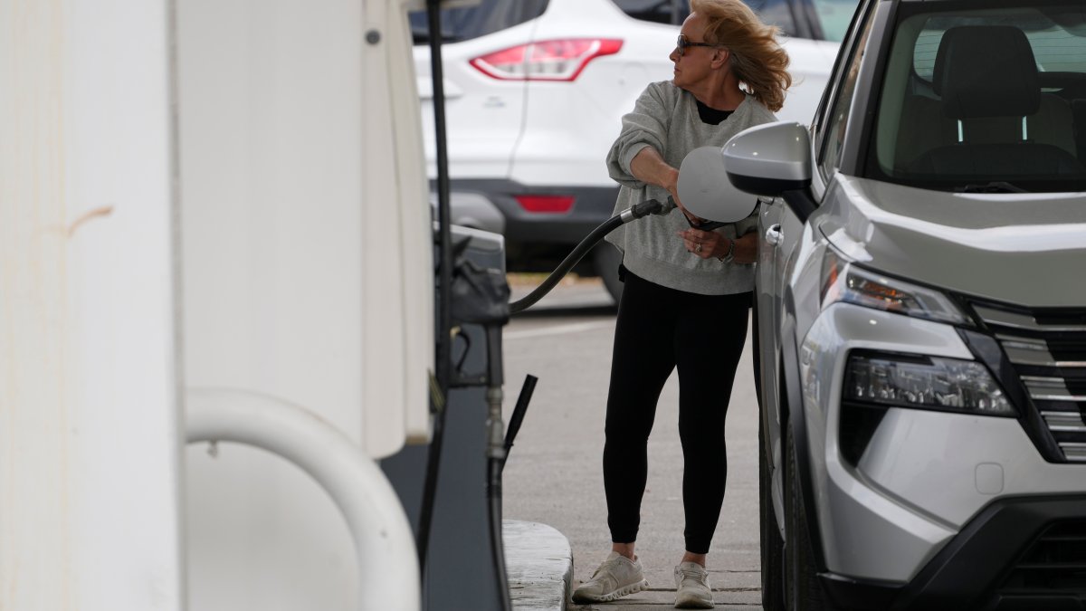 LA County average gas price reaches $6 a gallon as U.S. average soars past $4