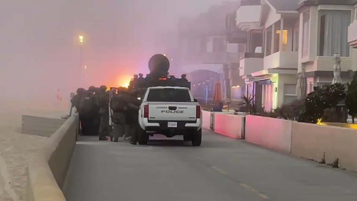 Hermosa Beach standoff ends with woman detained, another woman found dead – NBC Los Angeles Hermosa Beach standoff ends with woman detained, another woman found dead – NBC Los Angeles