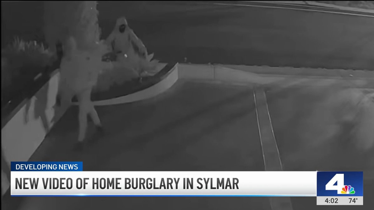 New video: home burglars caught on camera in Sylmar – NBC Los Angeles