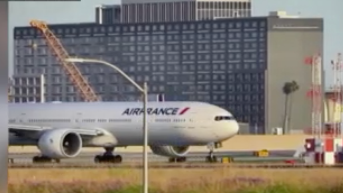 Air France Jet aborts takeoff at LAX after another aircraft enters runway