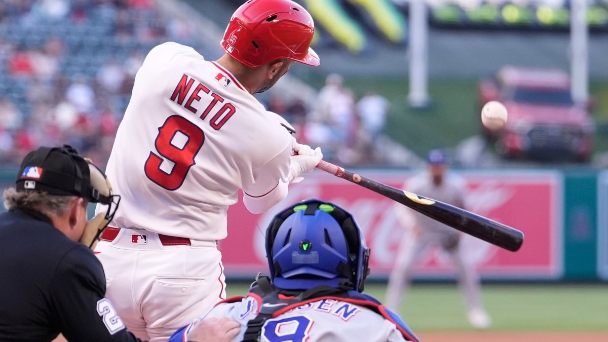 Zach Neto homers twice in the Angels' 9-6 victory over the Rangers