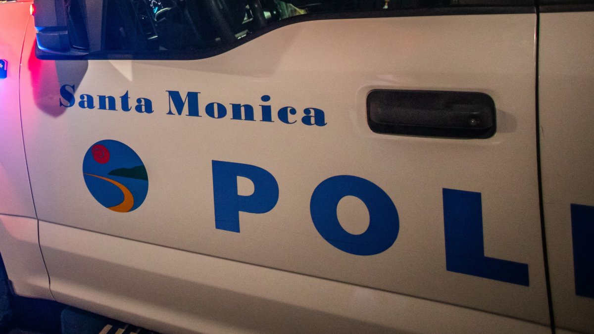Bicyclist arrested on suspicion of DUI, hitting car in Santa Monica