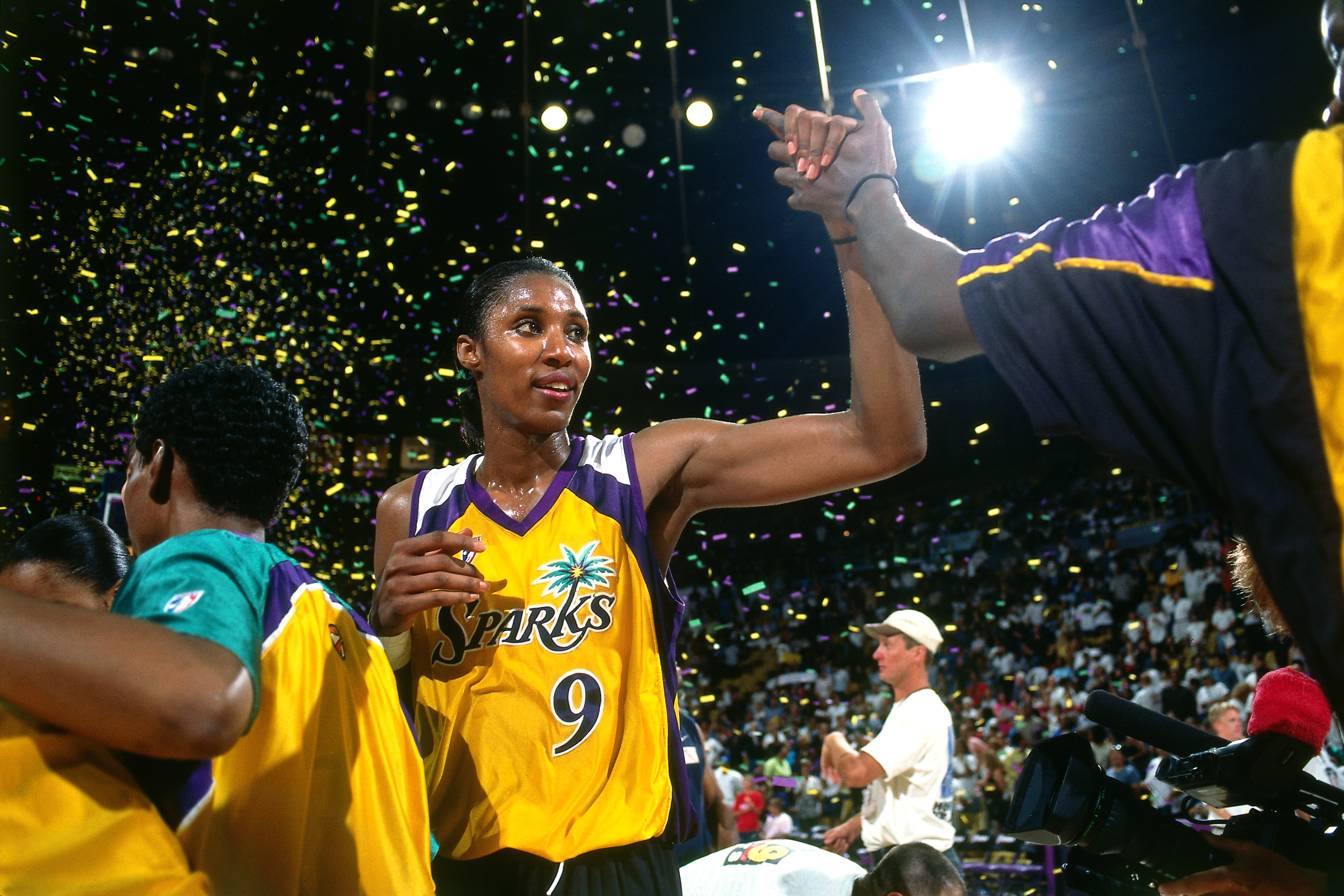 Sparks to honor Lisa Leslie statue with Crypto.com Arena statue